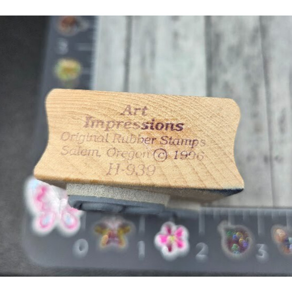 Art Impressions Baby Crawling Sports Balls H939 1996 Rubber Stamp Wood #N44 - Picture 3 of 3